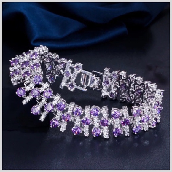 Swarovski Crystals The UNABI Bracelet - Picture 5 of 9